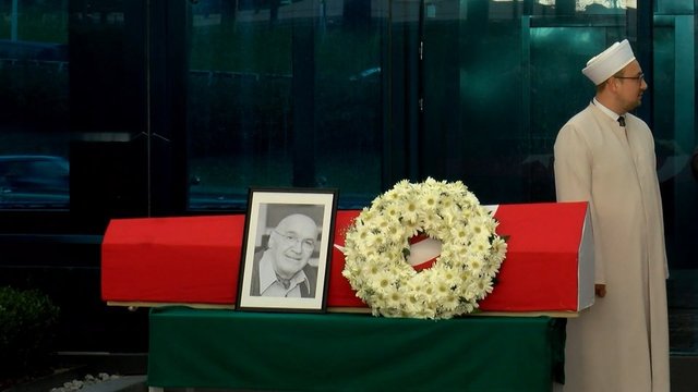 Ünlü gazeteci son yolculuğuna uğurlandı... Hıncal Uluç'un cenazesi toprağa verildi - Haberler