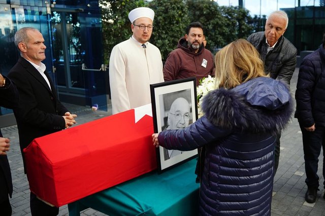 Ünlü gazeteci son yolculuğuna uğurlandı... Hıncal Uluç'un cenazesi toprağa verildi - Haberler
