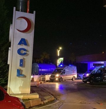 Kocaeli´nin Başiskele ilçesinde otomotiv firmalarına tekstil ürünleri üreten bir fabrikada akşam yemeğinden sonra rahatsızlanan 94 işçi, gıda zehirlenmesi şüphesiyle hastaneye kaldırıldı