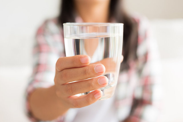 Az su içersek ne olur? İşte suyu gerekli miktarda tüketmezseniz böbreklerinizde, kalbinizde ve vücudunuzda meydana gelecek semptomlar...