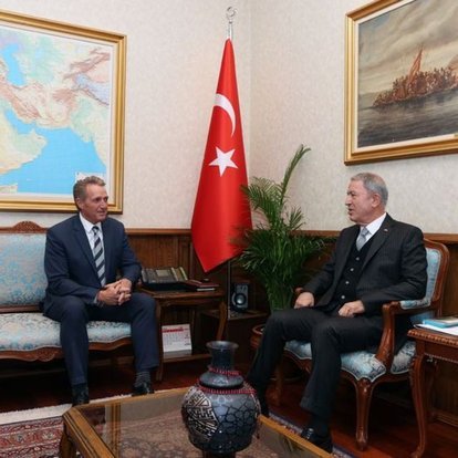 Bakan Akar, ABD Ankara Büyükelçisi Flake ve Rus mevkidaşı Şoygu ile görüştü
