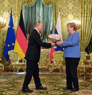 Eski Almanya Şansölyesi Angela Merkel, Spiegel News