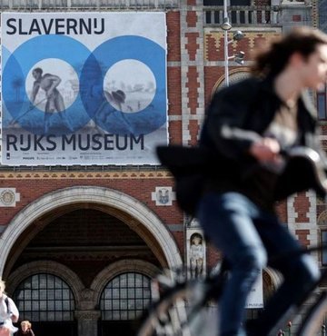 Hollanda hükümeti, ülkenin kölelik geçmişi için 19 Aralık Pazartesi günü dünya çapında 8 ayrı noktada resmi olarak özür dileyecek.  
