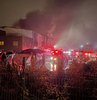 Kocaeli’nin Kartepe ilçesinde bir fabrikada çıkan yangın, itfaiye ekiplerince söndürülmeye çalışılıyor