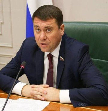 Rusya Federasyonu Ekonomik Politika Konseyi Başkan Yardımcısı Ivan Abramov, Rus petrolüne tavan fiyat getirilmesinin dünya genelinde akaryakıt fiyatlarında krize yol açacağını ve bunun Avrupa için korkunç sonuçları olacağını söyledi.