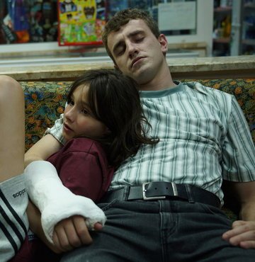 Yönetmen Charlotte Wells’in büyük övgüler alan, olağanüstü çıkış filmi