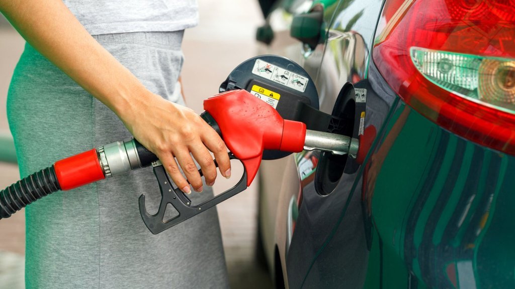 ABD'de benzin fiyatları 2021'e döndü