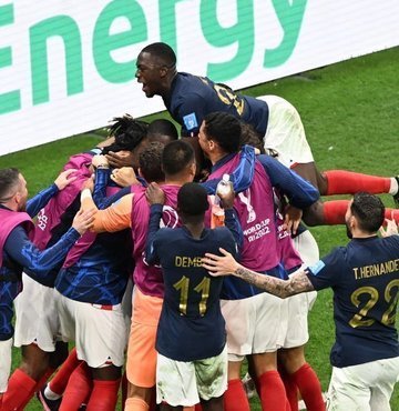 2022 Dünya Kupası yarı finalinde son şampiyon Fransa ile Katar