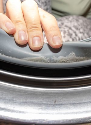 Çamaşır makinesi çoraplarınızı yutuyor olabilir! Kaybolan çorapların arkasında çamaşır makinesi var!