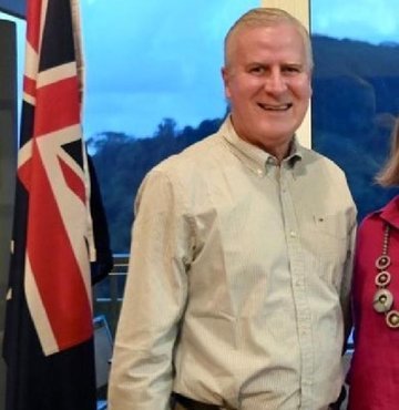 Avustralyalı milletvekili ve eski Başbakan Yardımcısı Michael McCormack, dün Mikronezya resmi ziyaretinde ikram edilen yerli içeceği `geleneklere göre´ bir dikişte içince hastalandı. 