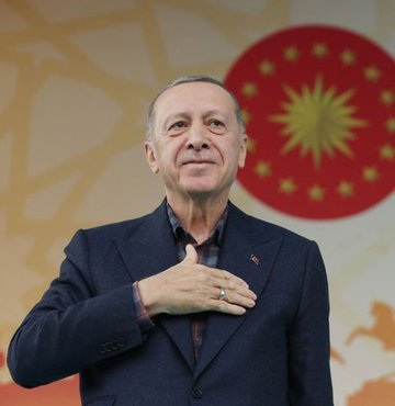 Cumhurbaşkanı Erdoğan, İBB Başkanı Ekrem İmamoğlu hakkında verilen hapis cezası hakkında "Birilerinin Bizansvari taht oyunlarını bizim üzerimizden oynadıklarını gördükçe üzülüyoruz" derken, "Mahkemenin hatası varsa orada düzeltilir. Bizi aynı oyuna alet etmeye çalışıyorlar. Biz bu oyunun içinde yer almadık, almayacağız" dedi. Erdoğan, Mardin Havaalanı