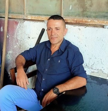 Çanakkale’de 17 yaşındaki kız babasını göğsünden bıçakladı. Ağır yaralı olarak hastaneye kaldırılan baba kurtarılamadı. Polis tarafından gözaltına alınan B.P. ifadesi alınmak üzere emniyete götürüldü