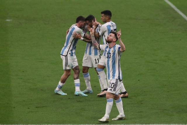 Arjantinli futbolculara dudak uçuklatan prim!