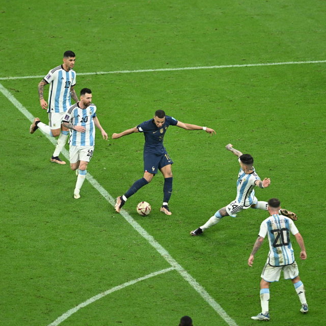 Messi ve Mbappe'den birbirlerine finalde olay hareketler!