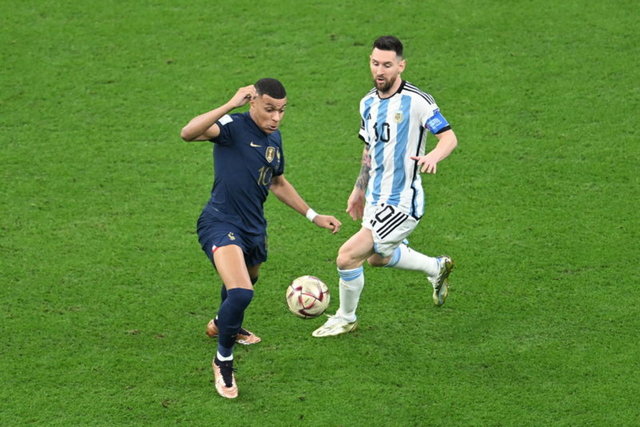 Messi ve Mbappe'den birbirlerine finalde olay hareketler!