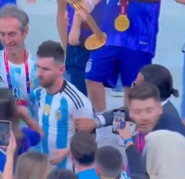 Nusret ile Messi'nin o halleri sosyal medyayı salladı! Nusret'in düştüğü durum, dalga konusu oldu