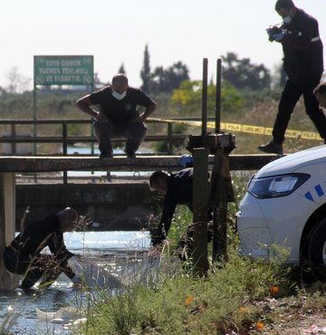 Öldürdüğü oğlunun cesedini bavula sığdıramayınca çuvalla kanala attı!