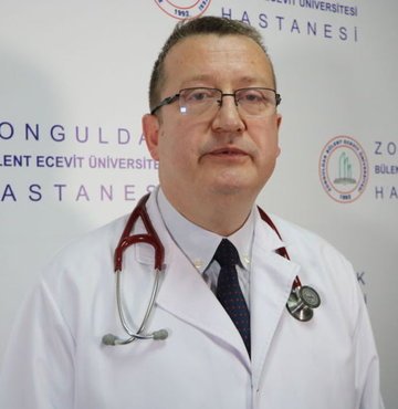 Zonguldak Bülent Ecevit Üniversitesi Tıp Fakültesi Kardiyoloji Ana Bilim Dalı Başkanı Prof. Dr. Ahmet Avcı, sürücülerin direksiyonda kalp krizi geçirip, kazalara neden olabileceğini belirterek, "Kişi, araba başındaysa göğsünde sıkışma, daralma varsa bayılıyormuş gibi hissediyorsa soğuk terleme yaşıyorsa aklına kalp krizi gelsin. O an yapabileceği şey; hemen arabayı kenara çekip, istirahat etmek" dedi