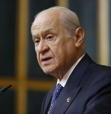 MHP Genel Başkanı Devlet Bahçeli, Nevşehir’in Hacıbektaş ilçesinde üstüne kayıtlı olan 5788,91 metrekarelik (yaklaşık 6 dönüm) arsayı bedelsiz olarak Horasan Erenleri Federasyonu’na hibe ettiğini açıkladı