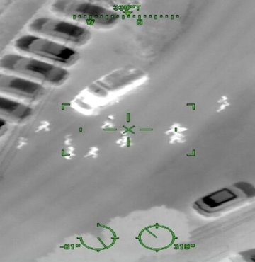 İzmir merkezli 9 ilde eş zamanlı yasa dışı bahis operasyonu düzenlendi. İzmir Siber Suçlarla Mücadele Şube Müdürlüğü tarafından düzenlenen operasyonda 24 kişi gözaltına alındı. İkiz kardeşler tarafından yönetilen bahis şebekesinin bahis paralarını, farklı kişiler ve kurdukları paravan şirketler üzerinden elde ettikleri belirlendi. Çetenin 37 milyon lira haksız kazanç elde ettiği ortaya çıktı