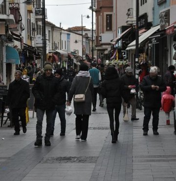 Bilim Kurulu Üyesi Prof. Dr. Alper Şener, koronavirüs nedeniyle 2 yıldır solunum yolu enfeksiyonlarının daha az görüldüğünü belirterek, gribin kış uykusundan uyandığını, çocuk ve erişkinlerde yaygın olarak solunum yolu enfeksiyonlarına sebep olmaya başladığını belirtti