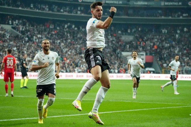 Beşiktaş-Gaziantep FK maçını şifresiz yayınlayacak kanallar belli oldu.