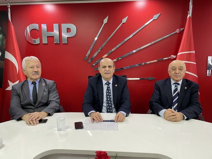Abdullah & Ccedil;akır, presidente provincial renunciado do CHP Karabuk
