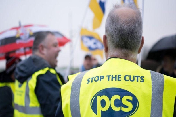 İngiltere'de grevler: Sınır muhafaza ve ehliyet sınavı çalışanları ile demiryolu işçileri yılın son haftasında grevde