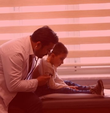 Doç. Dr. Aydın, solunum yolu virüslerinin yanında bu sene hem Türkiye hem dünyada beta ve pnömokok enfeksiyonlarının da yaygın şekilde görülmeye başlandığını söyledi