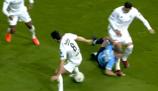 Beşiktaş - Adana Demirspor maçındaki hakem kararları! Penaltı mı, kırmızı mı?