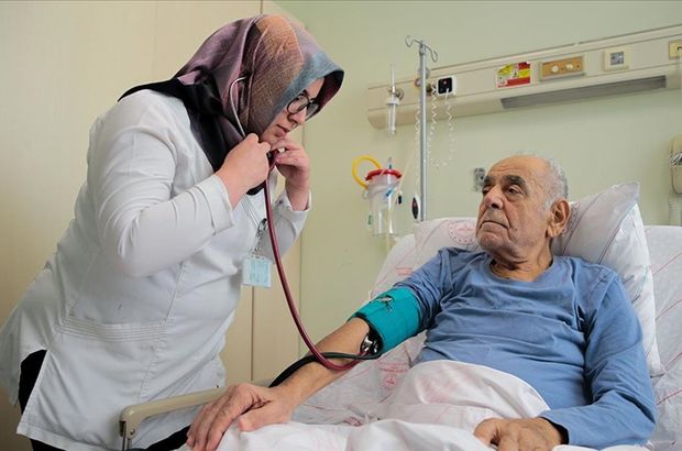85 yaşındaki hastanın kalp ameliyatı tıp literatürüne girdi