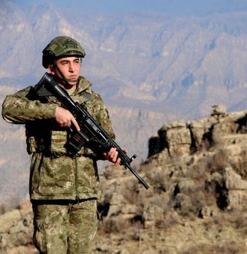 Irak sınırının sıfır noktasındaki 2 bin 400 rakımlı bölgede görevli Hudut Kartalları, tüm Türkiye