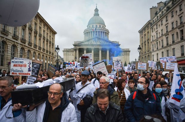 Fransa ve İngiltere'de grev dalgası