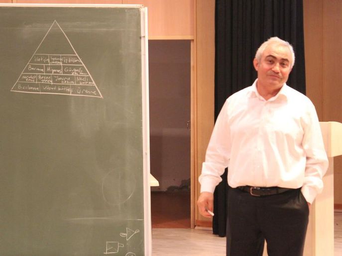 Nazmi Arıkan hayatını eğitime adamıştı.