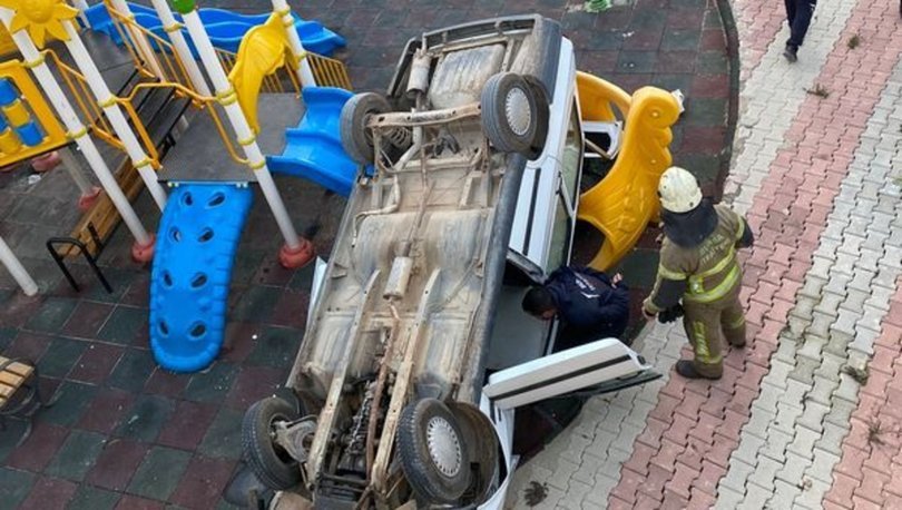 Bursa'da çocuk parkına otomobil uçtu, sürücü yaralandı