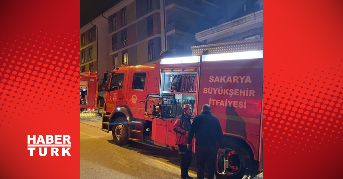 Sakarya’da bir evde çıkan yangın sonrası vatandaşlar itfaiye ekiplerince tahliye edildi
