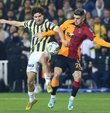 Galatasaray ve Fenerbahçe, bu akşam karşı karşıya geldi. İki takım arasındaki kıyasıya mücadele Galatasaray