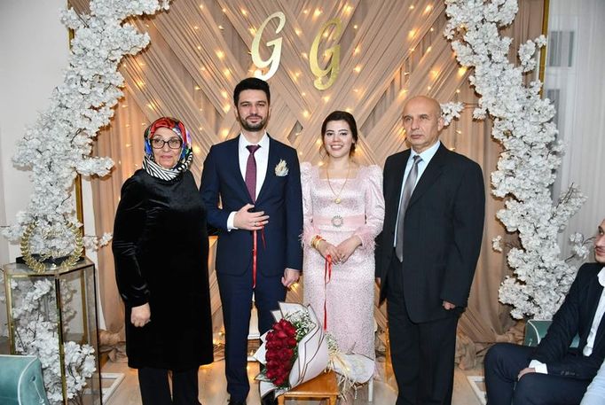 Nişandan kalan son fotoğrafta, anne ile oğlu yan yana.