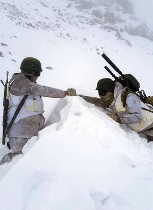 Son dakika: Mehmetçik'ten sıfırın altında 20 derece ve 4,5 metre kar altında vatan nöbeti