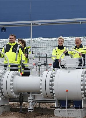 Almanya, ilk özel yüzer LNG terminalini açtı - Enerji haberleri