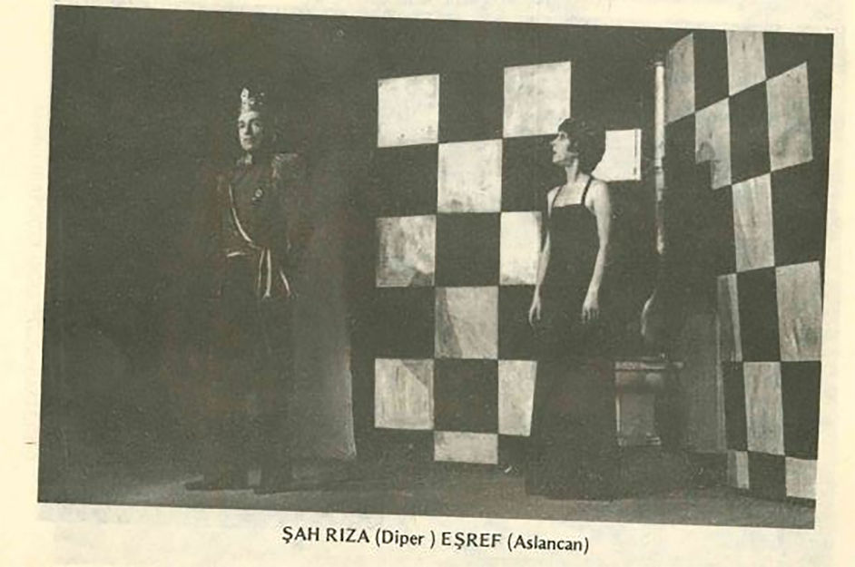 Şahları da Vururlar (1980), Şah Rıza rolünde Zafer Diper, Prenses Eşref rolünde Ayla Aslancan