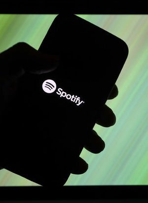 Apple'ın politikalarına karşı Avrupa Komisyonu'na başvurdular!