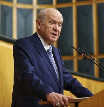 Sosyal medya hesabından açıklamada bulunan MHP Genel Başkanı Devlet Bahçeli, "Dinimize, dilimize, Türkiye Yüzyılı hedeflerimize hıyanetin muhakkak bir sonucu olacaktır" dedi. İşte Bahçeli