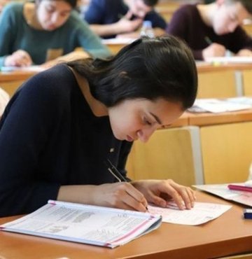 Yükseköğretim Kurumları Sınavı (YKS) başvuru ve sınav tarihleri, ÖSYM 2022-2023 sınav takvimini paylaşmasının ardından, üniversite adayları tarafından araştırılmaya başlandı. Üniversite sınavı YKS; Temel Yeterlilik Testi (TYT), Alan Yeterlilik Testleri (AYT) ile Yabancı Dil Testi (YDT) olmak üzere üç oturumda gerçekleşmektedir. İşte 2022-2023 ÖSYM sınav takvimi ile YKS başvuru ve sınav tarihleri...
