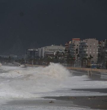 Meteoroloji’den flaş uyarı! Hızı 50 km’yi bulacak! Marmara’da fırtına!