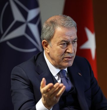 Milli Savunma Bakanı Hulusi Akar, İsveç