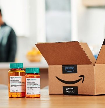 Amazon, alt kuruluşu olan Amazon Pharmacy ile yalnızca Prime üyelerine özel ayrıcalıklı bir hizmete başlıyor. Evlere servis ilaç hizmeti. 