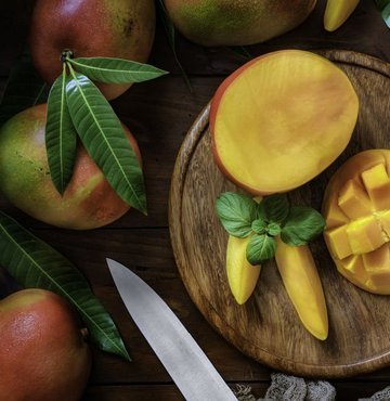 Tropikal meyveler arasında ön plana çıkmakta olan meyvelerden bir tanesinin de mango olduğu bilinmektedir. Bu meyvenin Türkiye’de oldukça sık tüketiminin gerçekleştirildiği bilinmektedir. Ancak meyvenin asıl yerinin yani ana vatanının ise Hindistan olduğu gözlemlenmektedir. Tropikal meyveler arasında ön plana çıkmakta olan meyvelerden bir tanesinin de mango olduğu bilinmektedir. Bu meyvenin Türkiye’de oldukça sık tüketiminin gerçekleştirildiği bilinmektedir. Ancak meyvenin asıl yerinin yani ana vatanının ise Hindistan olduğu gözlemlenmektedir.