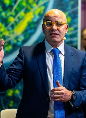 'Yenilenebilir enerji odağında 5 bin MW’a doğru ilerliyoruz'