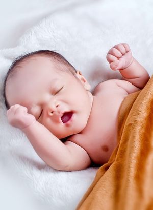 Yenidoğan bebekler neden güzel kokar?